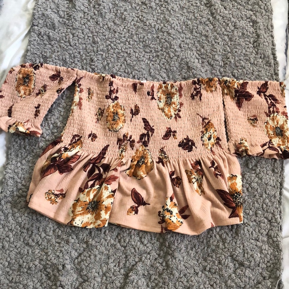 Off shoulder crop